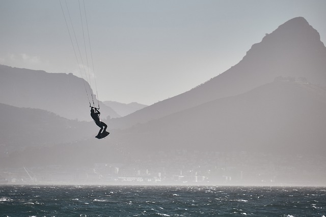 Blæs vinden i håret: Book din kitesurfing oplevelse hos København Surfcenter og oplev Amagers bedste surfspots