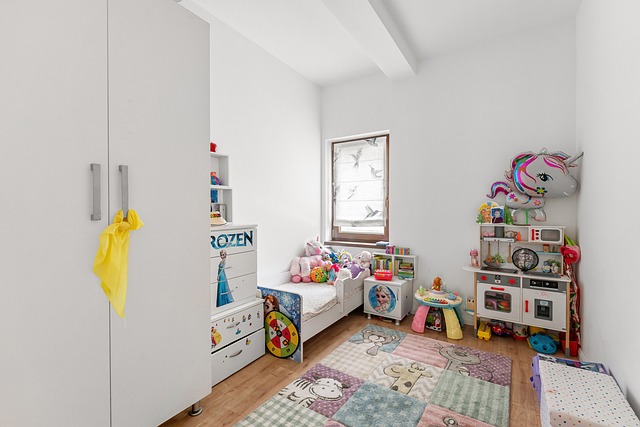 Foldegardiner til børneværelset: Sådan skaber du et sjovt og funktionelt rum